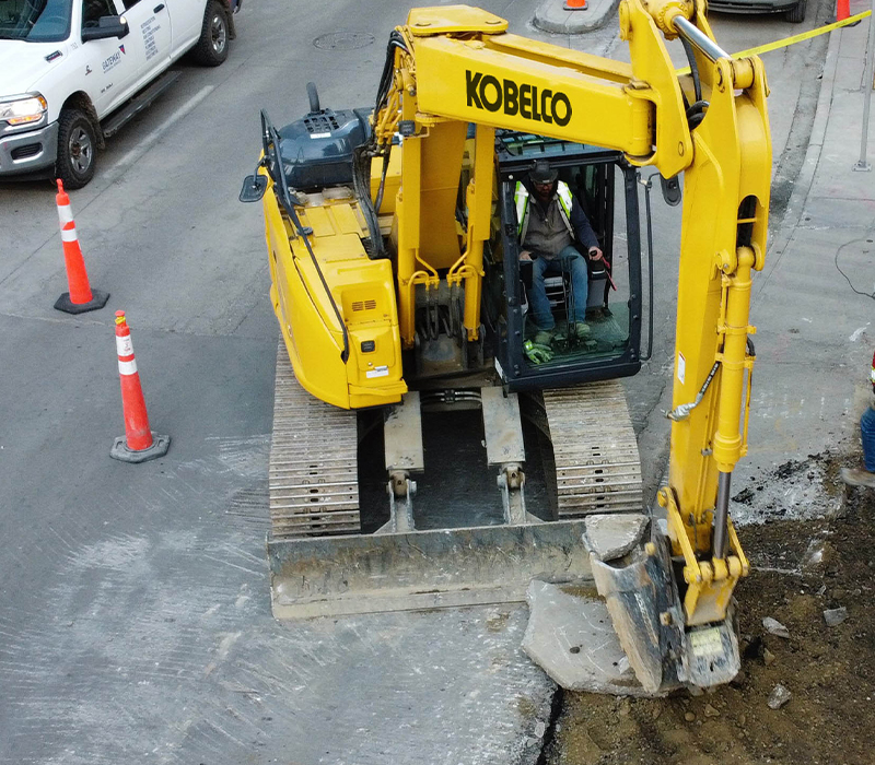 Short Rear Swing Excavator | SK140SRLC Offset Boom | KOBELCO USA